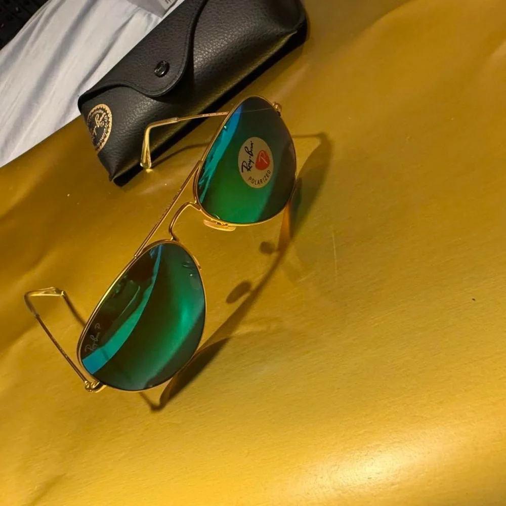 Ray-Ban Aviator Sunglasses - Gold Frame with Green Mirror Polarized Lenses